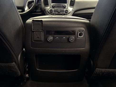 Used 2018 Chevrolet Suburban LT image 28