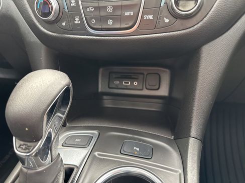 Used 2022 Chevrolet Equinox LT image 19