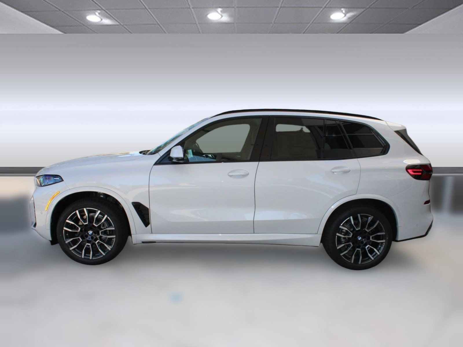 Used 2026 BMW X5 sDrive40i w/ M Sport Package RWD image 2