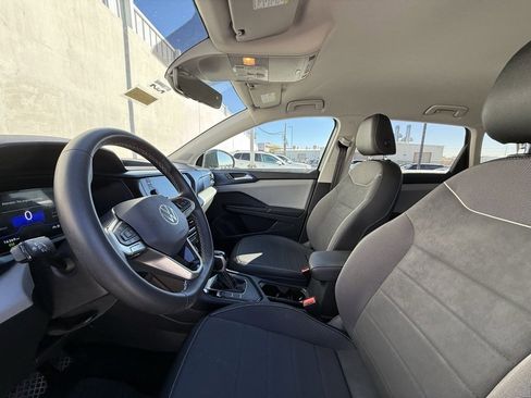 Certified 2023 Volkswagen Taos SE image 5