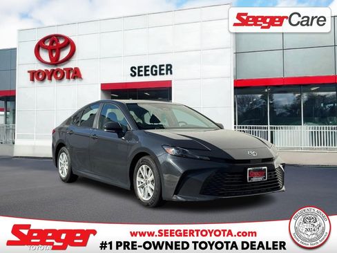 Certified 2025 Toyota Camry Hybrid image 1