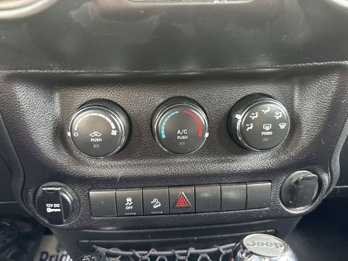 Used 2017 Jeep Wrangler Unlimited Sport w/ Connectivity Group AWD/4WD image 17