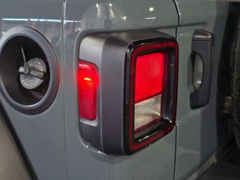 Used 2024 Jeep Wrangler Sport S image 10