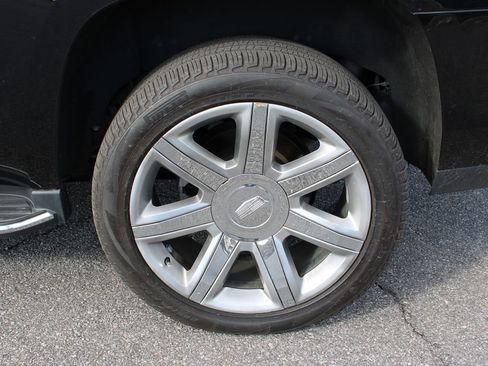 Used 2020 Cadillac Escalade Premium Luxury image 38