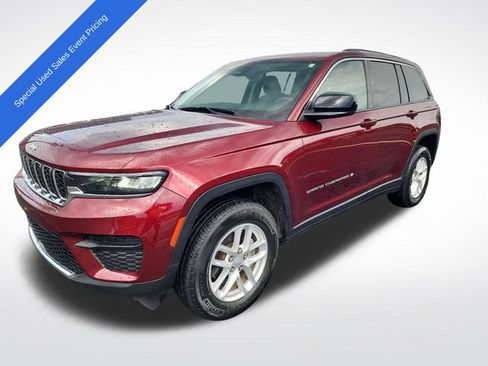 Used 2023 Jeep Grand Cherokee Laredo AWD/4WD image 1