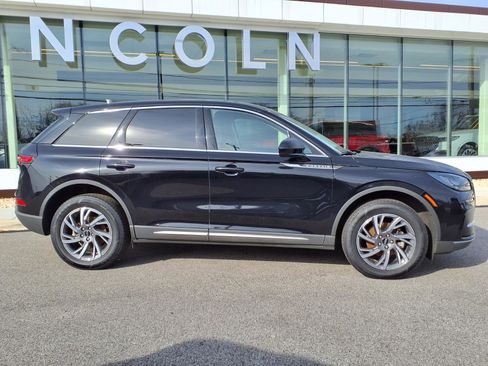 Certified 2023 Lincoln Corsair AWD image 2