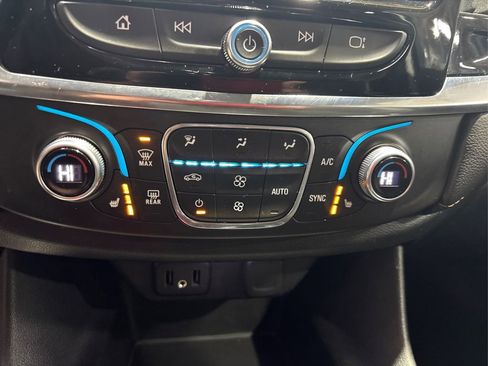 Used 2018 Chevrolet Traverse LT image 31