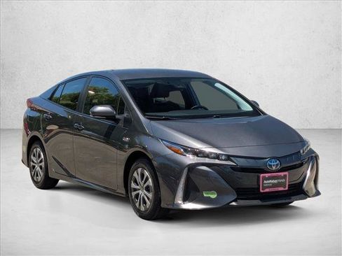 Used 2022 Toyota Prius Prime XLE FWD image 3