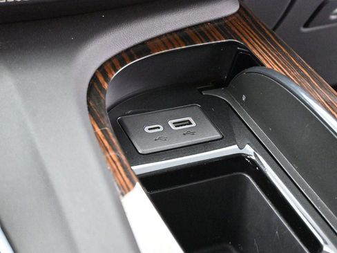 Used 2023 Cadillac Escalade Premium Luxury AWD/4WD image 23