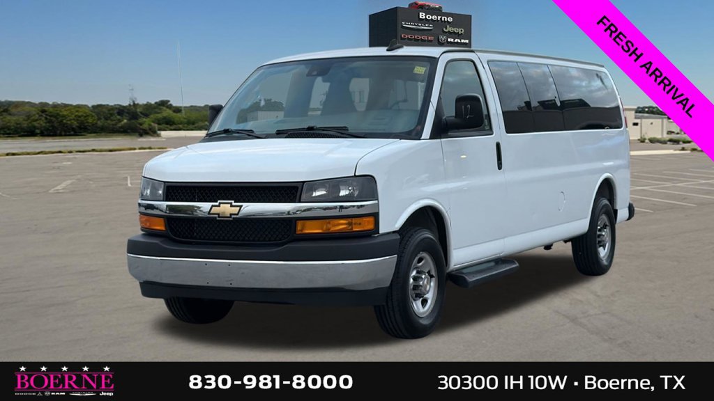 Used 2025 Chevrolet Express 3500 LT w/ LT Preferred Equipment Group RWD image 7