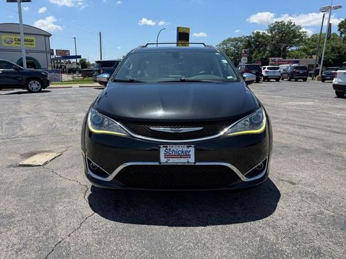 Used 2020 Chrysler Pacifica Limited FWD image 10