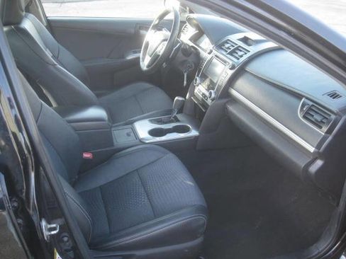 Used 2014 Toyota Camry SE image 16