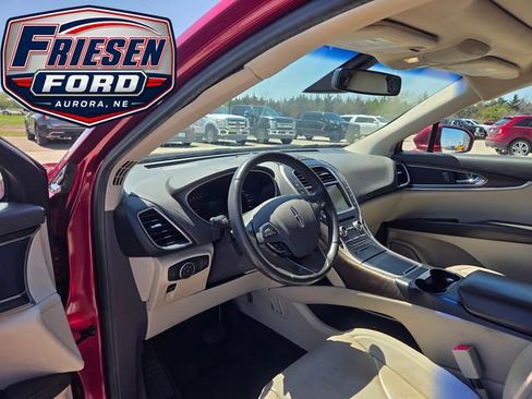 Used 2016 Lincoln MKX Reserve w/ Technology Package FWD image 12