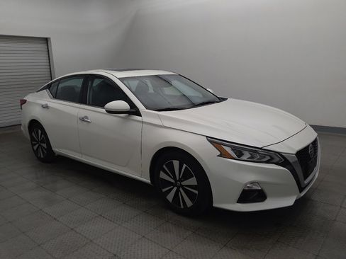 Used 2020 Nissan Altima 2.5 SV FWD image 11
