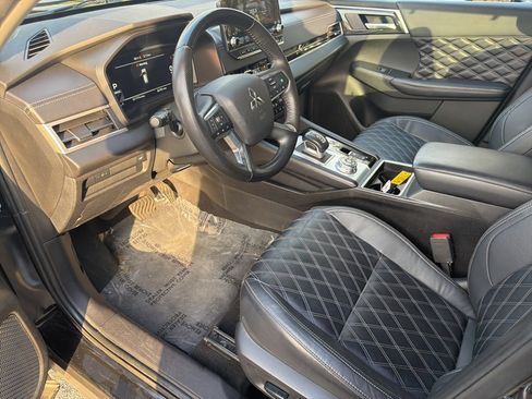 Used 2023 Mitsubishi Outlander SEL image 3