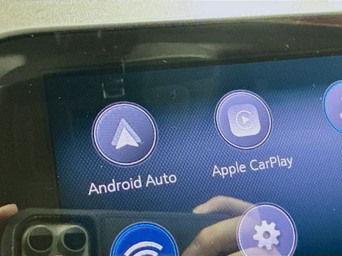 Used 2020 Chevrolet Malibu LT image 2