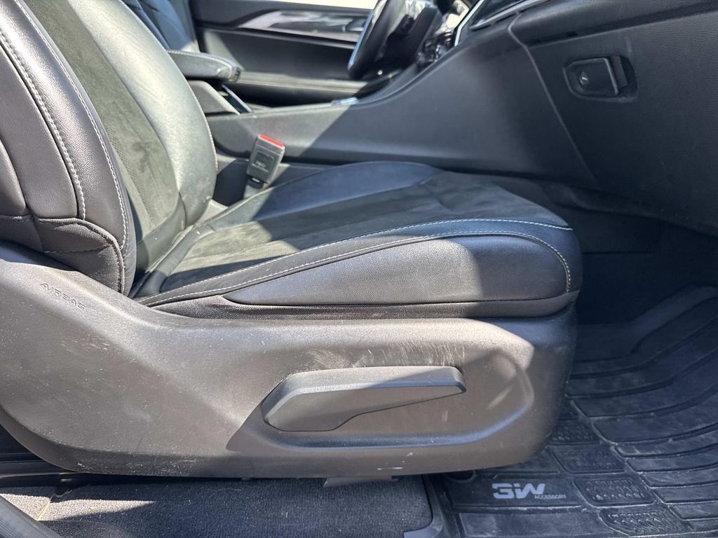 Used 2022 Jeep Grand Cherokee L Laredo RWD image 12