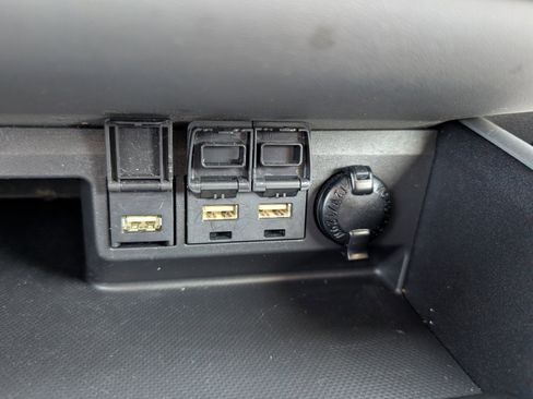 Used 2021 Toyota Highlander LE image 16