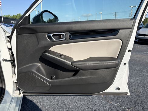 Used 2022 Honda Civic Touring image 12