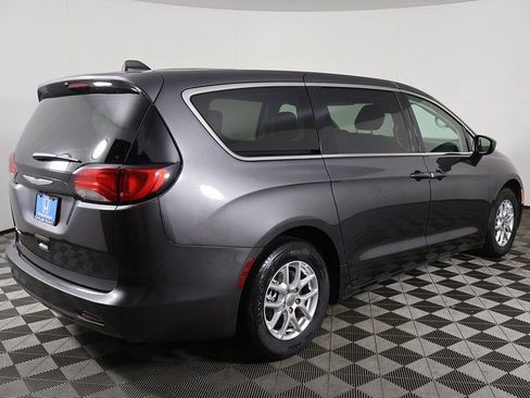 Used 2023 Chrysler Voyager LX image 8