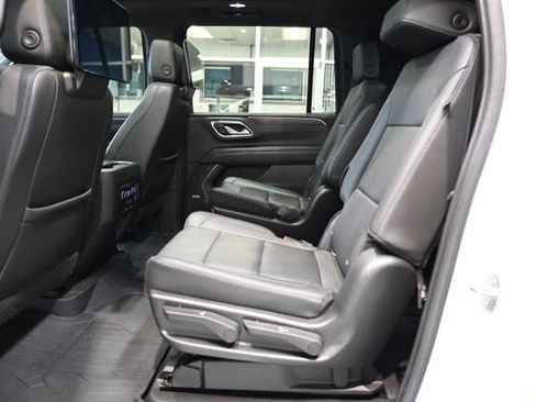 Used 2022 Chevrolet Suburban Z71 w/ Luxury Package AWD/4WD image 14