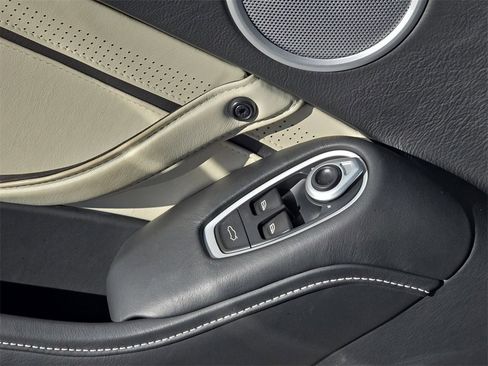 Used 2020 Aston Martin V8 Vantage Coupe image 28