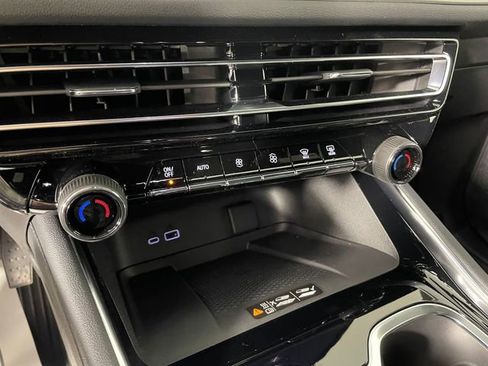 New 2026 Chevrolet Traverse LT w/ Midnight/Sport Edition AWD/4WD image 7