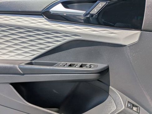 Certified 2023 Volkswagen Taos S FWD image 25
