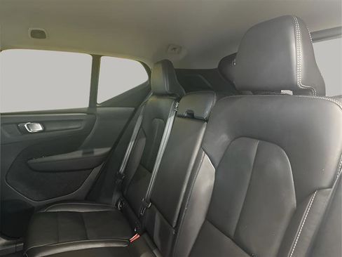 Used 2022 Volvo XC40 T5 Momentum AWD/4WD image 11