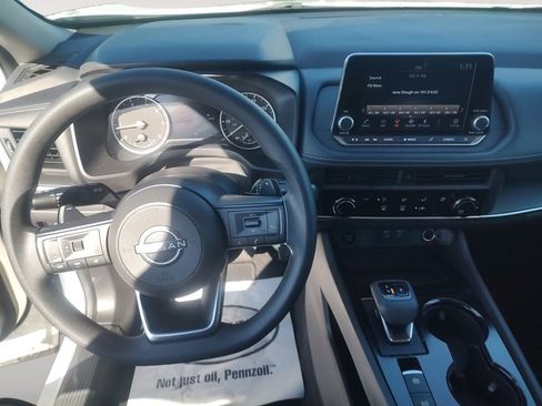 Used 2024 Nissan Rogue S image 10