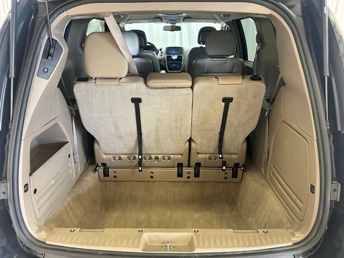 Used 2016 Chrysler Town & Country Touring FWD image 28