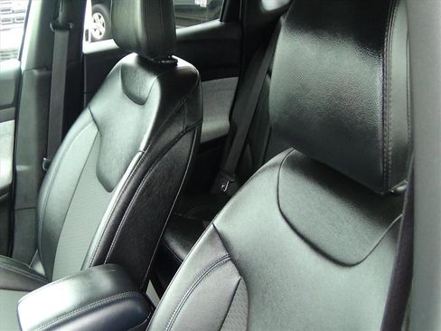 Certified 2025 Jeep Compass Latitude image 19