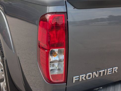 Used 2020 Nissan Frontier SV AWD/4WD image 13