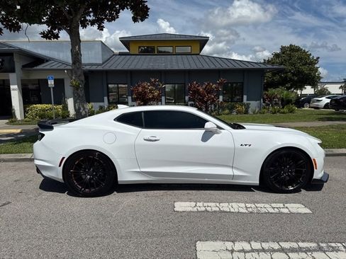 Used 2022 Chevrolet Camaro LT image 9