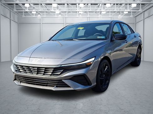 Certified 2026 Hyundai Elantra Sport FWD image 3