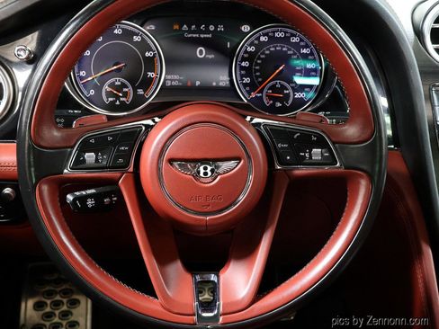 Used 2017 Bentley Bentayga image 20