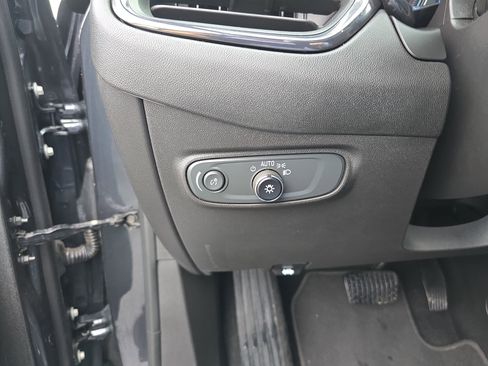 Used 2023 Chevrolet Equinox RS image 35