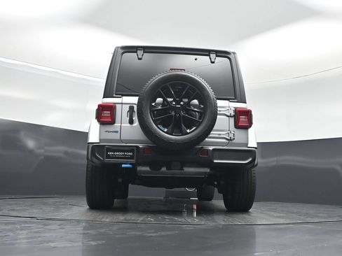Used 2023 Jeep Wrangler Unlimited Sahara w/ Cold Weather Group AWD/4WD image 47