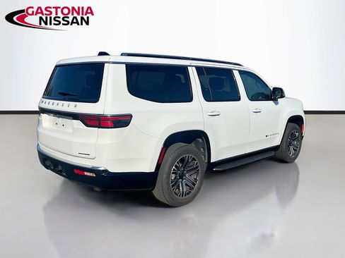 Used 2024 Jeep Wagoneer Series II w/ Flexible Seating Group image 9
