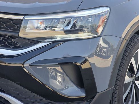 Used 2023 Volkswagen Taos SE w/ Panoramic Sunroof Package image 6