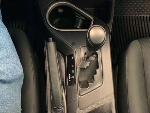 Used 2018 Toyota RAV4 LE image 8