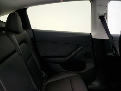 Used 2025 Tesla Model Y Long Range RWD image 37