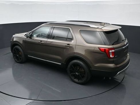 Used 2016 Ford Explorer XLT w/ Equipment Group 202A AWD/4WD image 35