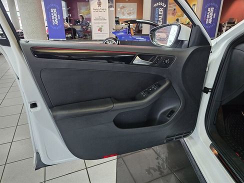 Used 2017 Volkswagen Jetta GLI FWD image 7