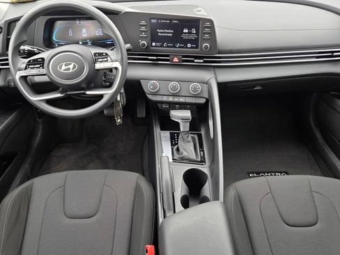 Used 2026 Hyundai Elantra SE FWD image 12