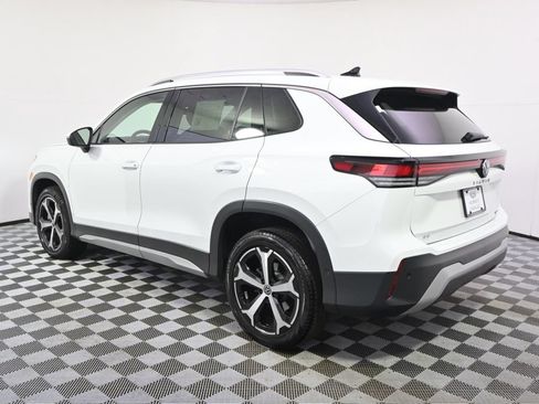 Used 2026 Volkswagen Tiguan SE AWD/4WD image 3