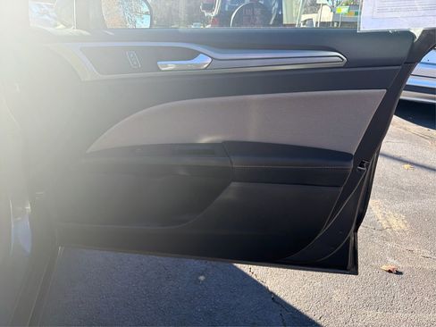 Used 2018 Ford Fusion S image 23