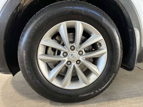 Used 2018 Kia Sorento LX image 18