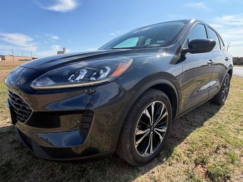 Used 2022 Ford Escape SE w/ SE Sport Appearance Package image 4