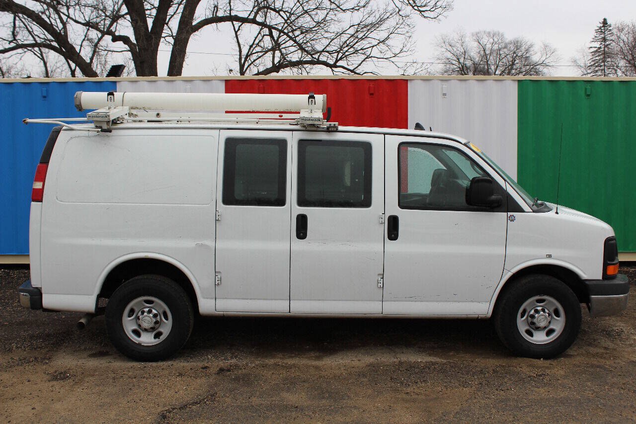 Used 2014 Chevrolet Express 2500 RWD image 4